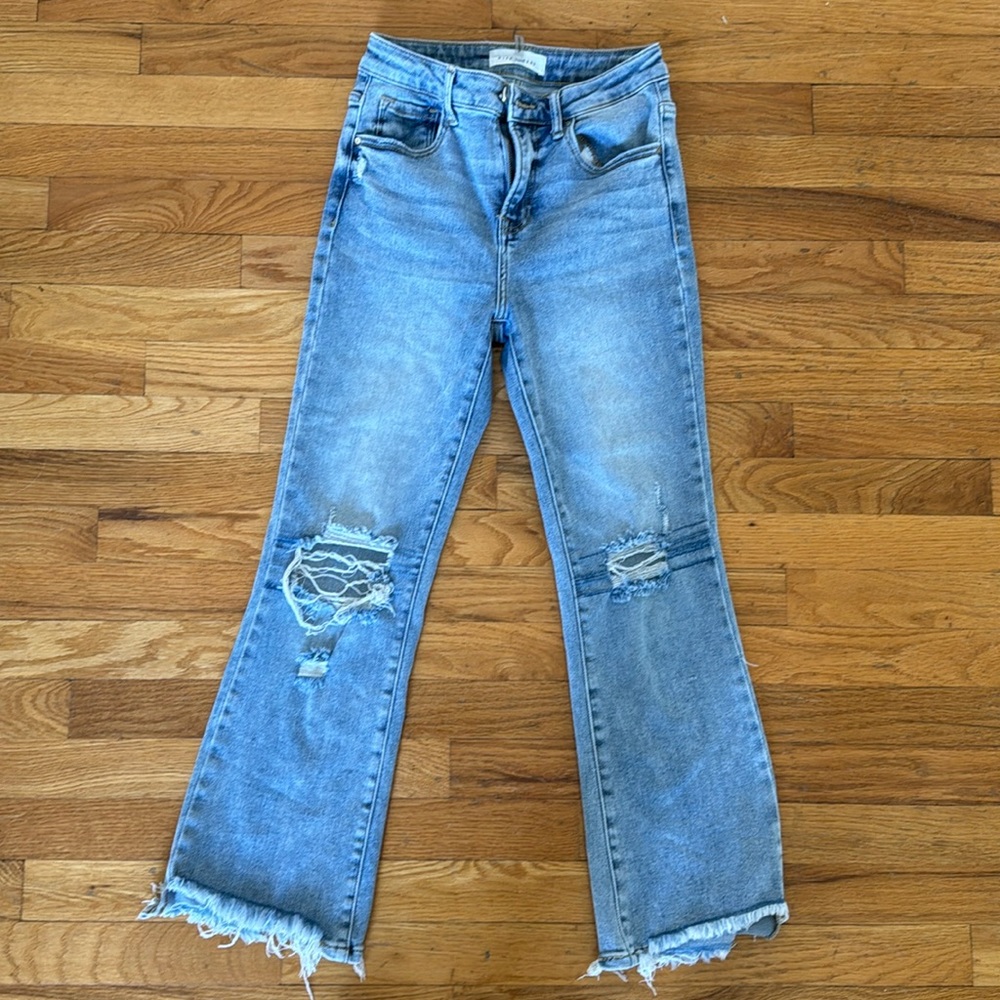 Risen jeans SZ 3/26 medium wash distressed jeans